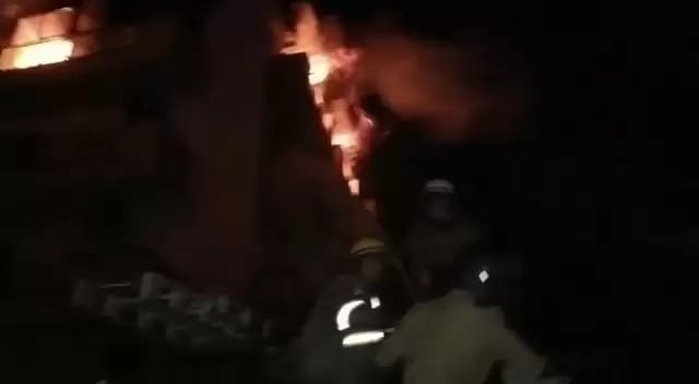 वाराणसी : सिगरा स्थितअपार्टमेंट में लगी भीषण आग, मौके पर पहुंचे आलाधिकारी