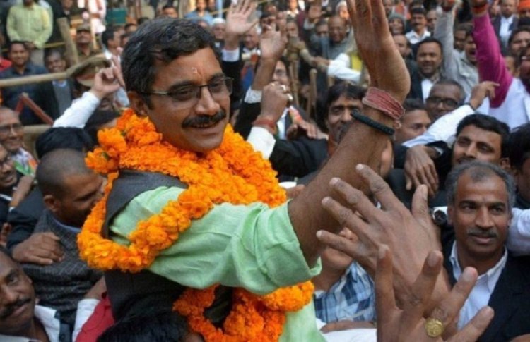 धोबी घाट पर हुआ शहर दक्षिणी केविधायक व् पूर्व मंत्री डाक्टर नीलकंठ तिवारी का सम्मान