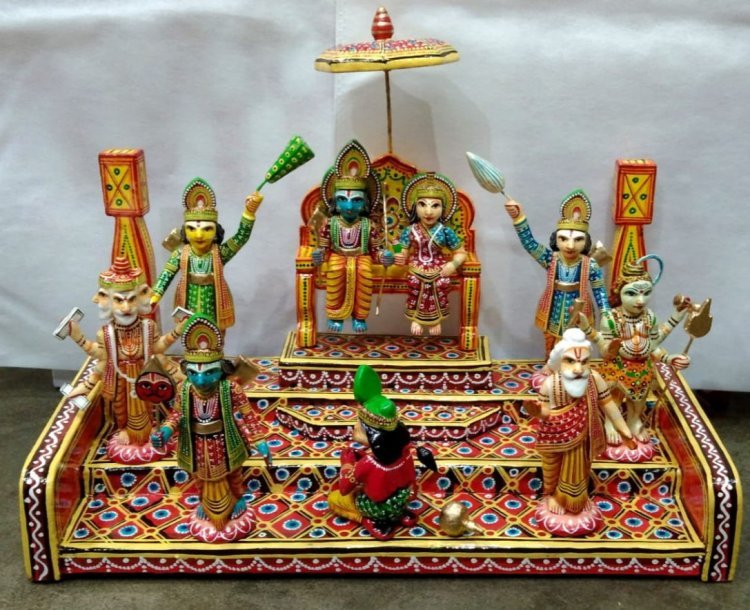 काशी में लकड़ी पर उकेरी राम दरबार की मांग बढ़ी
