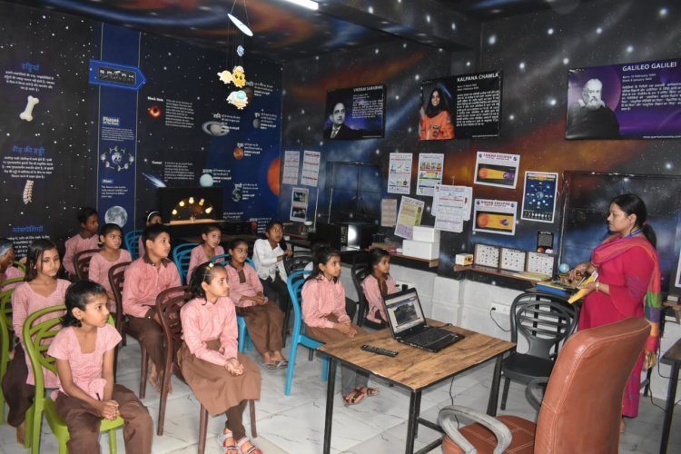आकर्षण का केंद्र बना बुलंद शहर का खगोलीय प्रयोग शाला ,बुलन्दशहर उत्तर प्रदेश का पहला जनपद बना जहां 105 खगोल विज्ञान प्रयोगशालाएं खोली गईं हैं-: