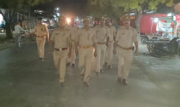 वाराणसी ग्रामीण पुलिस ने त्योहारों को सकुशल सम्पन्न कराने लिए किया फ्लैग मार्च