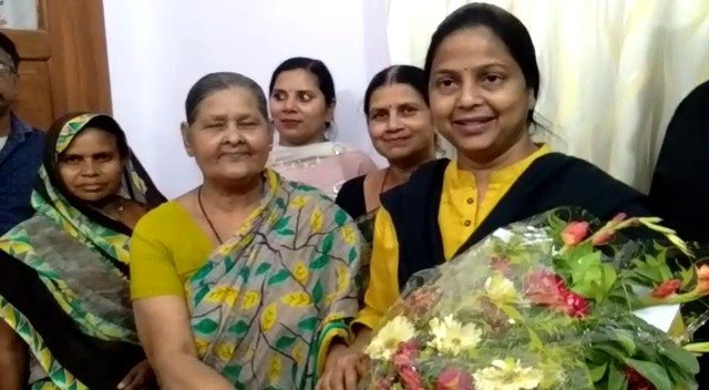 डूडा के परियोजना अधिकारी जया सिंह को भारतीय पथ विक्रेता संघ के पदाधिकारियों ने सम्मानित किया