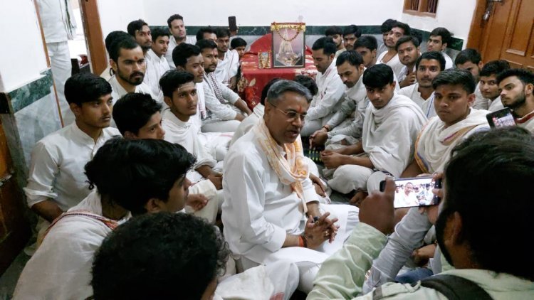 नवनीत राणा प्रकरण की आंच पहुंची काशी  हनुमान चालीसा पढ़ जताया विरोध