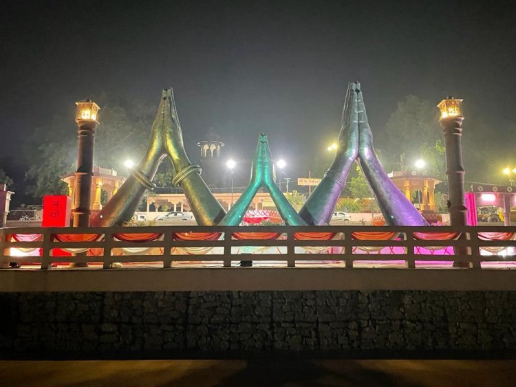 काशी में पीएम मोदी का दूसरा ड्रीम प्रोजेक्ट अंतरराष्ट्रीय स्तर का पर्यटन स्थल नमो (खिरकिया) घाट बनकर हुआ तैयार  ।    