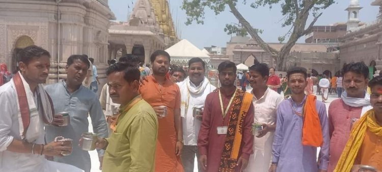 सुधीर सिंह के आवाहन पर जोशी ब्रह्मण समाज  आगे आया और विश्वनाथ  मंदिर  में सोमवार को किया जलाभिषेक