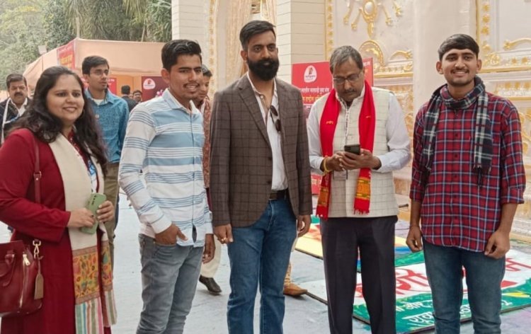 राजस्थानी को राजभाषा बनाने के लिये प्रयासों और भविष्य की योजनाओ के बारे में मारवाड़ी युवा मंच के सदस्यों को अवगत करवाया।