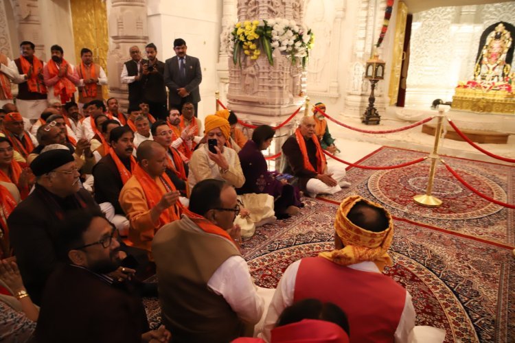 मंत्रियों-विधायकों के साथ मुख्यमंत्री योगी आदित्यनाथ ने रामलला के किये दर्शन
