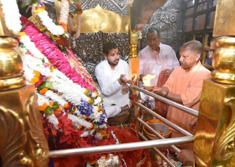 मां विंध्यवासिनी के दर पर सीएम योगी ने झुकाया शीश