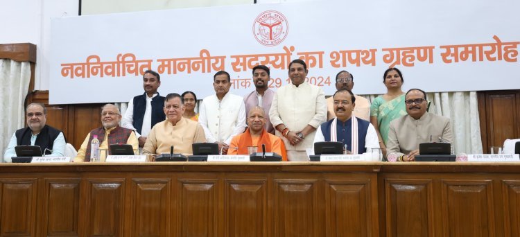 शपथ लेने के बाद नवनिर्वाचित विधायकों ने दोहराया 'राष्ट्र सर्वोपरि' का संकल्प
