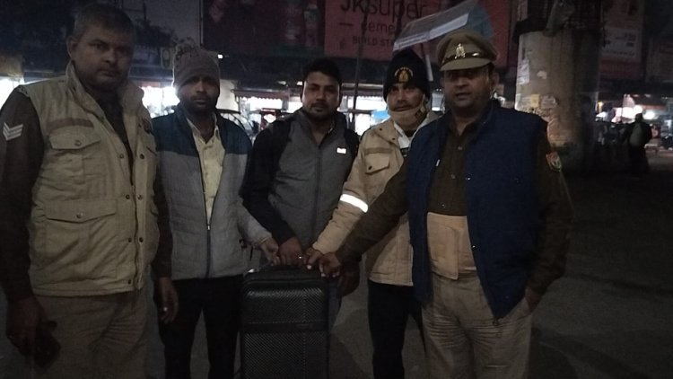 ट्रैफिक इंस्पेक्टर की तत्परता से यात्री का ऑटो में छुटा बैग वापस मिला