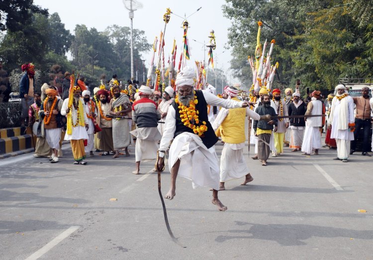शैव अखाड़ों के महाकुंभ नगर में छावनी प्रवेश के बाद वैष्णव अखाड़ों का कुम्भ क्षेत्र में हुआ भव्य प्रवेश