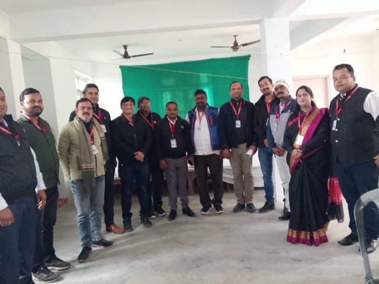 पत्रकार एकता संघ जिला वाराणसी   जिला कार्यकारिणी की  मासिक बैठक पिछले रविवार को  संपन्न