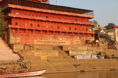काशी तमिल संगमम 3छात्रों के दल ने हनुमान घाट पर किया गंगा स्नान