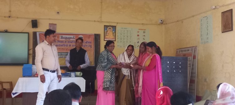 बेहतर शिक्षण के लिए आंगनबाड़ी कार्यकत्रियों को किया गया प्रशिक्षित