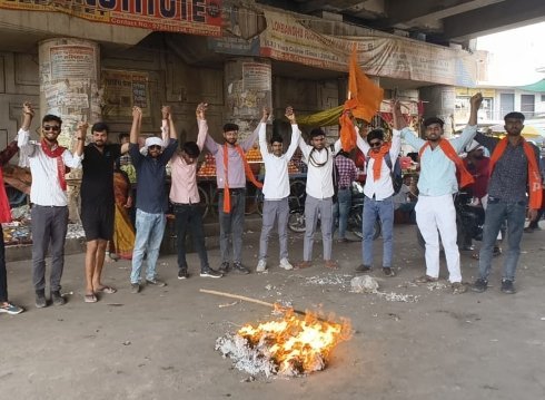 अखिल भारतीय विद्यार्थी परिषद ने विरोध प्रदर्शन के साथ फुका पाकिस्तान का पुतला